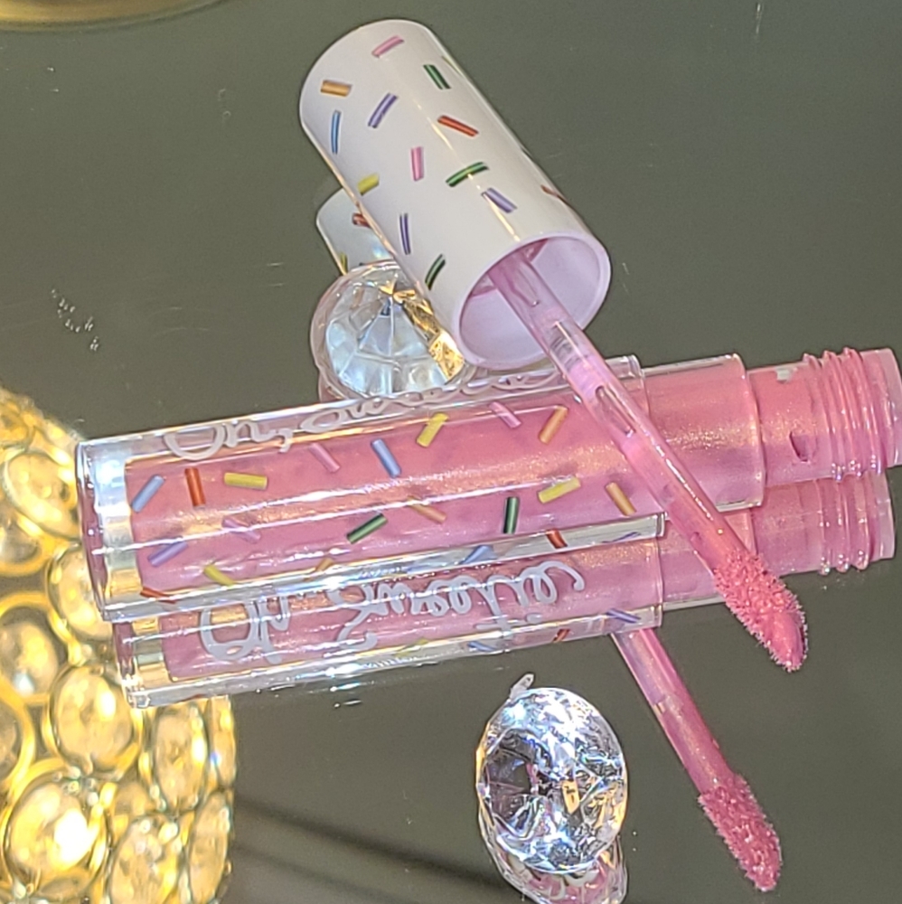 mac lip gloss oh, sweetie strawberry mousse